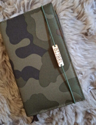Bijbelhoes Tafelzeil Camouflage Woodland voor de JB Schoolbijbel