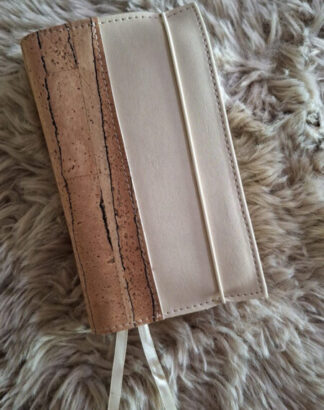 Bijbelhoes Vegan Leather Sand icm met kurk voor de JB Schoolbijbel