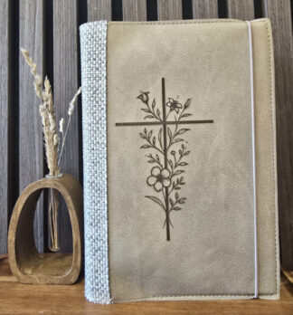 Zij Lacht Bijbel (1e uitgave): Bijbelhoes Vegan leachter Taupe incl. gravure