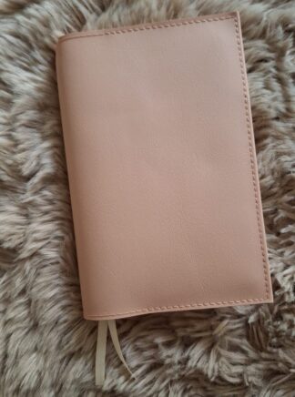 NBG korenaar: Bijbelhoes Vegan Leather Zacht Peach