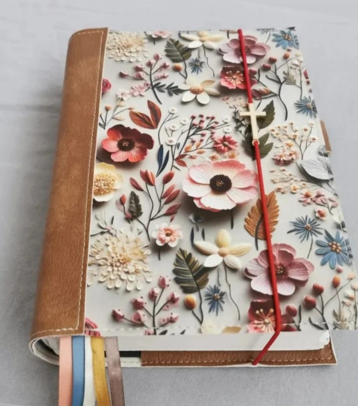 Bijbelhoes Kunstleer Eleny met rug van Vegan leather Cognac - Afbeelding 3
