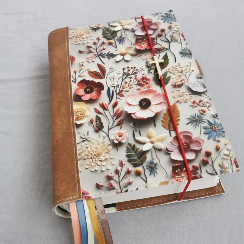 Bijbelhoes Kunstleer Eleny met rug van Vegan leather Cognac - Afbeelding 4