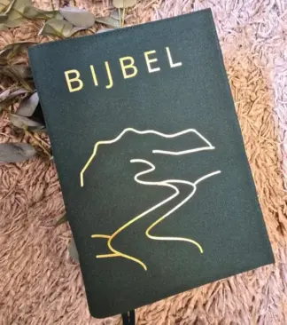 Zij Lacht Bijbel (1e uitgave): Bijbelhoes canvas Donker Groen incl gouden opdruk