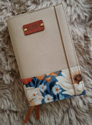 Bijbelhoes Vegan leather beige icm bloemprint romantische bloemen voor de GBS schoolbijbel