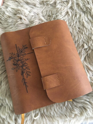 NBV schrijfbijbel 2016: Luxe Omslagbijbelhoes Vegan Leather Bruin incl. gravure