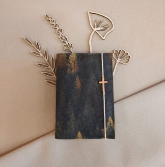 Zij Lacht Pocket Bijbelhoes Tafelzeil Wood