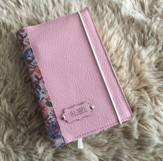 BGT 18,8x 29.3: Bijbelhoes Leer Lila met rug bloemen