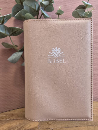Zij Lacht Pocket Bijbelhoes Vegan Leather Zacht Peach incl. logo