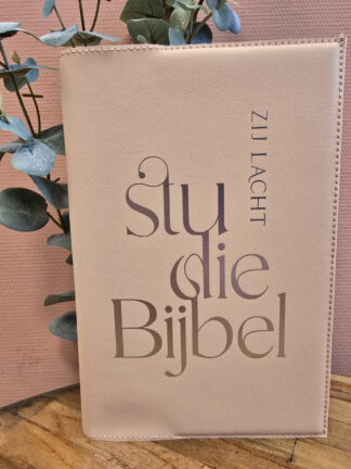 Zij Lacht Studiebijbel: Bijbelhoes Vegan Leather Peach incl.opdruk