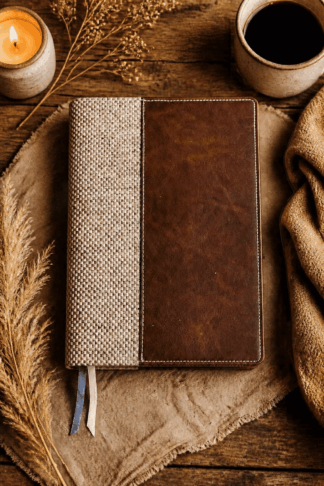 Bijbelhoes Grof geweven kunstleer met Marone vegan leather